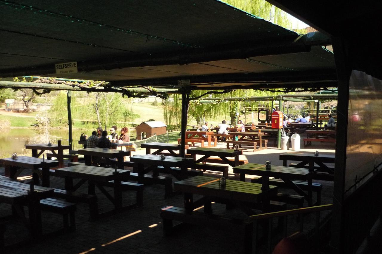Wilgewandel Holiday Farm & Day Restaurant Oudtshoorn Extérieur photo